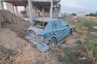 Kavşakta çarpışan araçlar savruldu: 2 yaralı