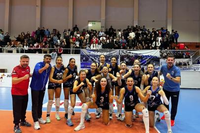 Kayseri Atletikspor Voleybol takımı evinde kazandı