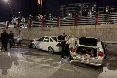 Kayseri’de 3 otomobilin karıştığı kazada 2 sürücü yaralandı