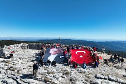 Kazdağları’nın zirvesinde bayrak yürüyüşü