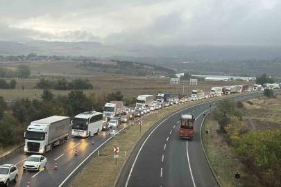 Kemikli rampalarındaki yol çalışması trafiği tek yönlü durma noktasına getirdi