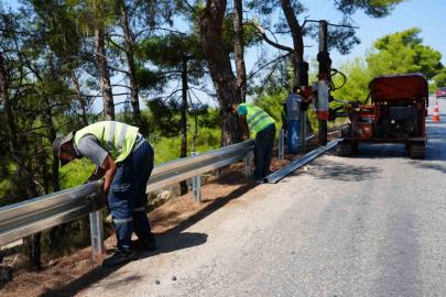Kepez’de ulaşım güvenliği için yollara ’oto korkuluk’