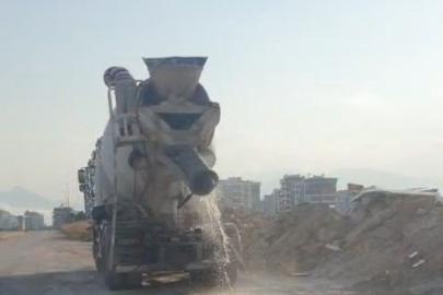 Kepez’de vatandaşın çevreyi kirletirken görüntülediği beton mikserine 200 bin TL idari para cezası uyguladı