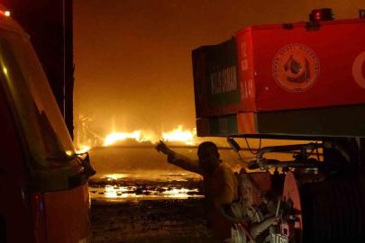 Kilis’te ambalaj fabrikasında yangın: 1 itfaiye eri yaralandı
