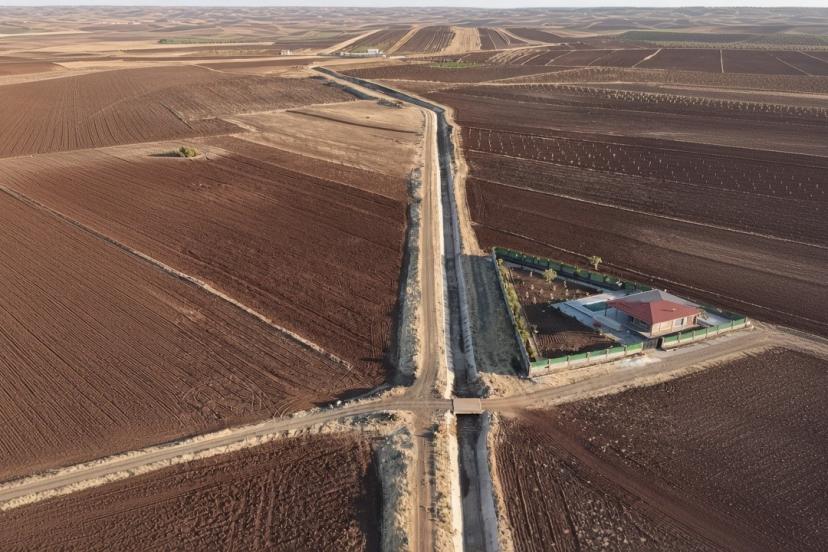 Kilis’te kış hazırlıkları kapsamında derivasyon kanalları temizleniyor