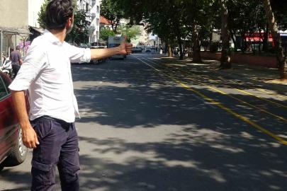 Kimi zaman otostop yaparak kimi zaman bisikletle 133 ülke gezdi