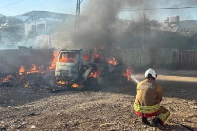 Kırıkhan’da hafif ticari araç alevlere teslim oldu