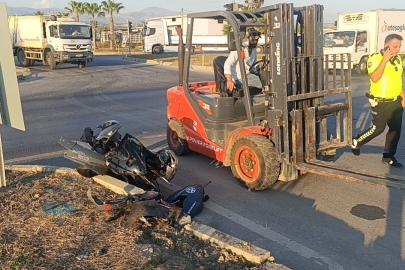 Kırmızı ışık ihlali yapan ticari taksiyle motosiklet çapıştı: 1 yaralı