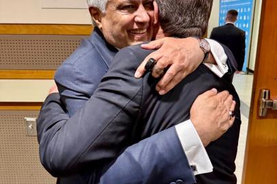 KKTC Dışişleri Bakanı Ertuğruloğlu, Pakistanlı mevkidaşıyla bir araya geldi