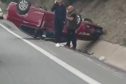 Kocaeli’de kontrolden çıkan otomobil takla attı