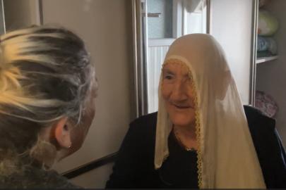 Komşularının ulaşamadığı yaşlı kadın koltuğun üzerinde uyurken bulundu