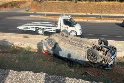 Kontrolden çıkan otomobil kaldırıma uçarak ters döndü: 1 yaralı