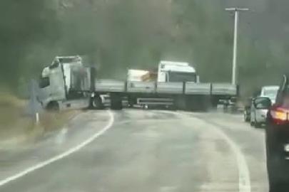 Kontrolden çıkan tır kara yolunu trafiğe kapattı