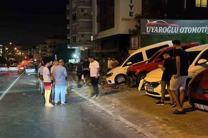 Kontrolden çıkıp savrulan Fiat Tofaş, oto galerideki araçlara çarparak durabildi
