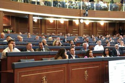 Kosova’da meclis başkanı yeniden Albulena Haxhiu oldu