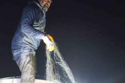 Kovada Gölü’nde kaçak avcılık yapılan 600 metre uzatma ağına el konuldu