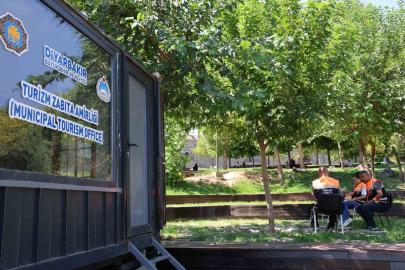 Kruvazör gemilerde aylarca dünyayı gezmeyi bırakıp bildiği dillerde Diyarbakır’ı anlatmaya başladı