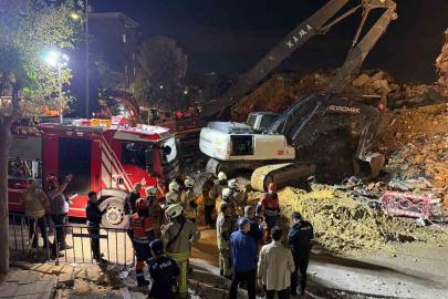 Küçükçekmece’de, kentsel dönüşüm kapsamındaki bina akşam saatlerinden kendiliğinden çöktü. AFAD ve itfaiye ekipleri, çöken binada tedbir amaçlı çalışma başlattı.