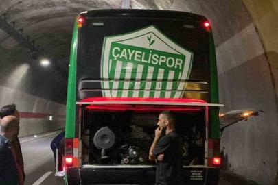 Kurban ve dualarla uğurlanan Çayelispor, tünelde mahsur kaldı
