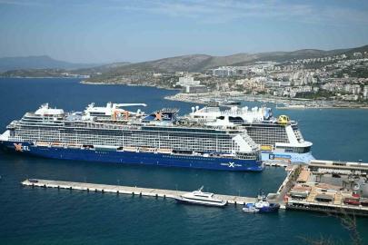 Kuşadası’na 2 kruvaziyerle 7 bin 818 turist geldi