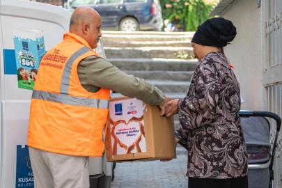 Kuşadası’nda ihtiyaç sahiplerine 2 bin 831 gıda kolisi ulaştırıldı