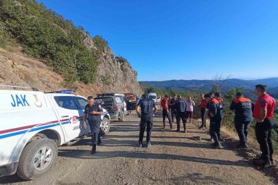 Kuşburnu toplarken uçuruma yuvarlanan vatandaşı ekipler kurtardı