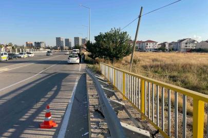 Lastiği patlayan otomobil bariyerlere çarptı: 1 yaralı