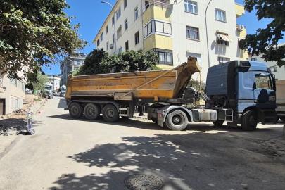 Maltepe’de dar sokakta inşaat çilesi: Mikserler yolu kapattı, sürücüler kornalarla isyan etti