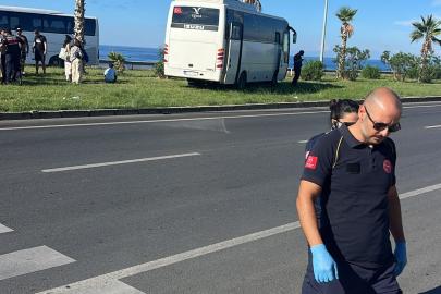 Manavgat’ta tur otobüsü minibüsle çarpıştı: 3 yaralı
