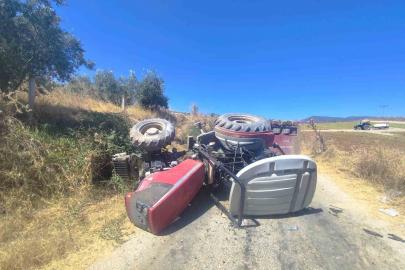 Manisa’da traktör devrildi: 3 yaralı