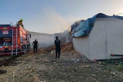 Manyas’ta çiftlikte çıkan saman yangını itfaiye ekiplerince söndürüldü