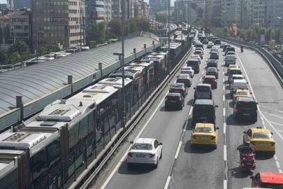 Mecidiyeköy’de arızalanan metrobüs yoğunluğa neden oldu
