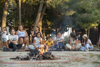 Mersin’de anne ve çocuklar doğayla iç içe kamp yaptı