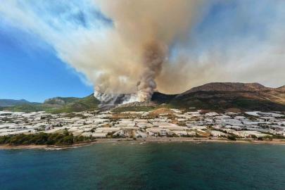 Mersin’de orman yangınına 230 personel, 2 uçak ve 5 helikopterle müdahale