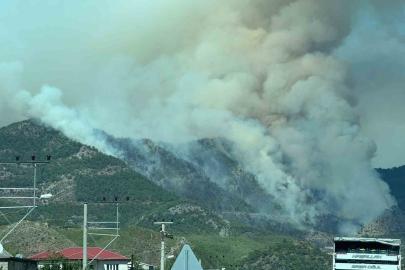 Mersin’deki orman yangını sürüyor