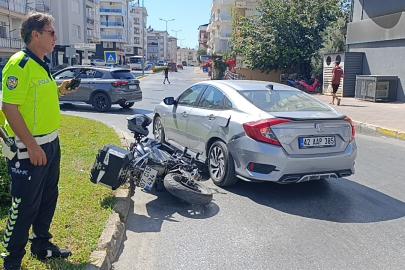 Motosiklet otomobile yandan çarptı: 1 yaralı