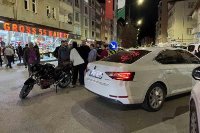 Motosiklet otomobille çarpıştı: 1 yaralı