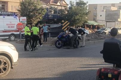 Motosiklet yayaya çarptı: 2 yaralı