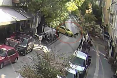 Motosikletli genç önüne çıkan ticari taksiye çarptı: Kaza anı kamerada