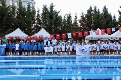 Mudanya Belediyesporlu yüzücüler madalyaları topladı