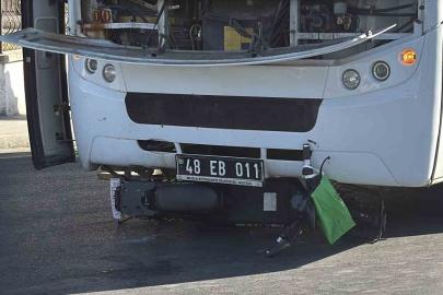 Muğla’da elektrikli bisiklet otobüsün altında kaldı: 1 yaralı