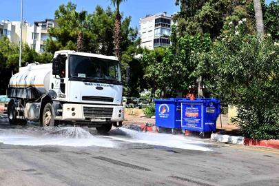 Muratpaşa’da çöp konteynerlerinde hijyen mesaisi