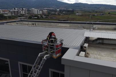 Osmaniye’de 112 ekipleri bu kez kendi binaları için alarma geçti