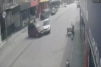 Osmaniye’de iki otomobilin çarpıştığı kaza kamerada: 2 yaralı