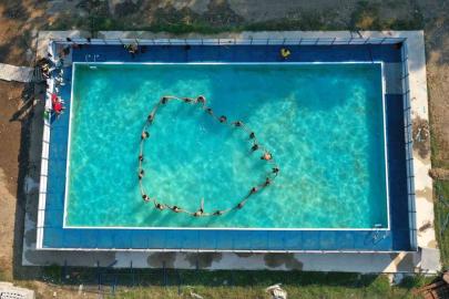 Osmaniye’de kanallarda yüzme tehlikesine portatif havuzlu önlem