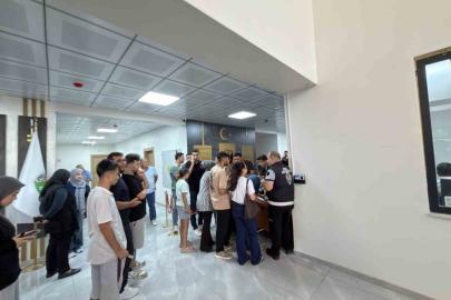 Osmaniye’de üniversiteyi kazanan gençlere valiz ve havlu desteği