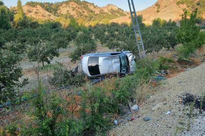 Otomobil meyve bahçesine yuvarlandı: 4 yaralı