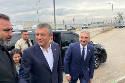 Özgür Özel ve Yeni Parti heyeti Mustafa Bozbey’i cezaevinde ziyaret etti