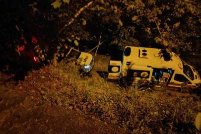 Park sırasında kontrolden çıkan araç uçuruma yuvarlandı: 2 ölü, 1 yaralı