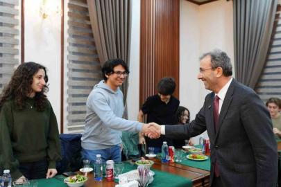 Pendik’te yeni üniversitelilere 20 bin TL eğitim desteği hesaplara yatırıldı